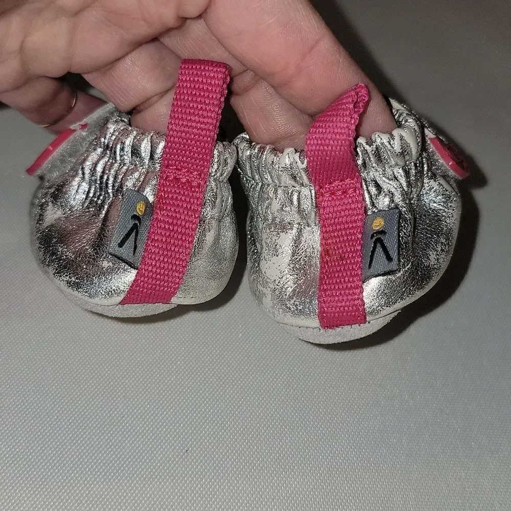 New KEEN Walker Metallic Shoes Lightweight Super Cute Soft Soles Size 12 months